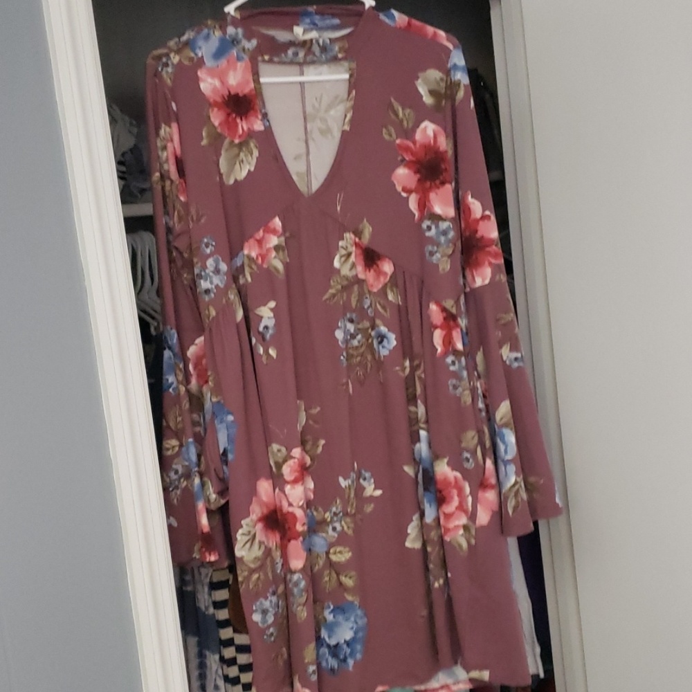 Medium bell sleeve dress